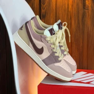 JORDAN RETRO 1 LOW "Pink Oxford/Brown"