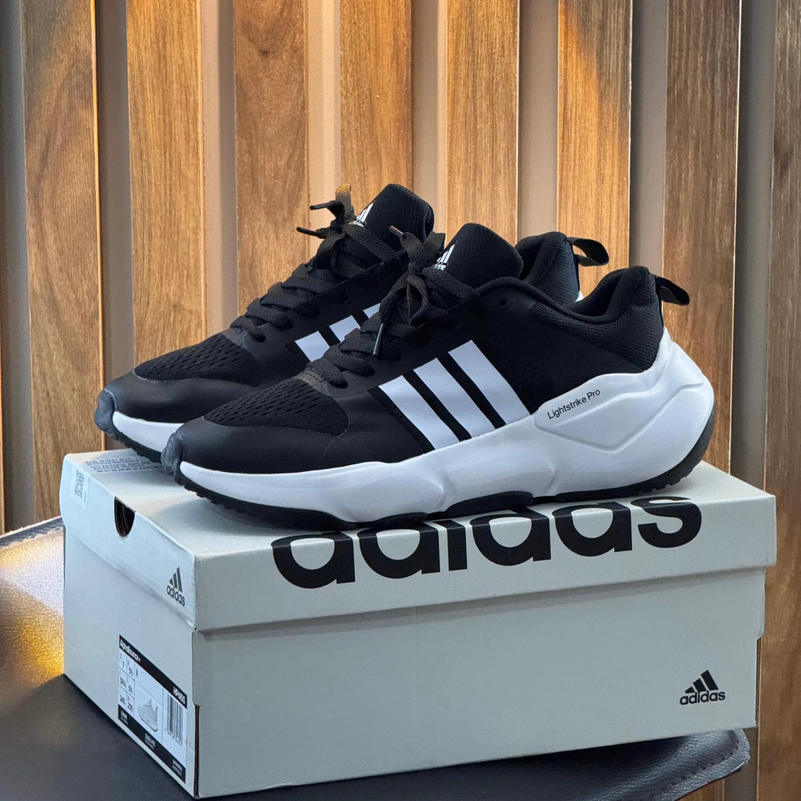 ADIDAS LIGHTSTRIKE PRO NEGRA BLANCA
