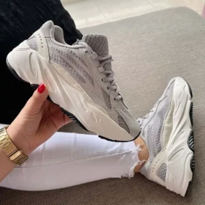 ADIDAS YEEZY 700 "GRIS" REFLECTIVA