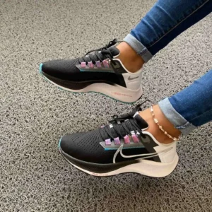 NIKE ZOOMX "NEGRA/BLANCA"