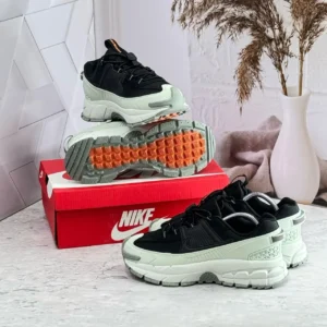 NIKE VOMERO "NEGRA/BLANCA"