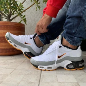 NIKE AIR MAX PLUS TN "BLANCA/GRIS"