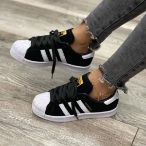 ADIDAS SUPERSTAR "NEGRA, LINEAS BLANCAS"